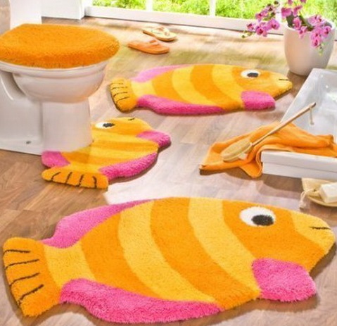 Balıklı turuncu pembe banyo paspas takımı modeli
