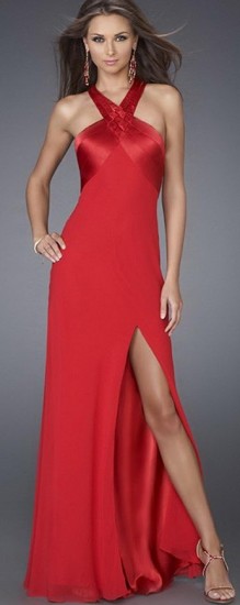 Boyundan çapraz kırmızı derin yırtmaçlı abiye elbise modeli