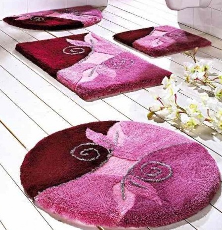 Desenli lila ve bordo banyo paspas takımı modeli