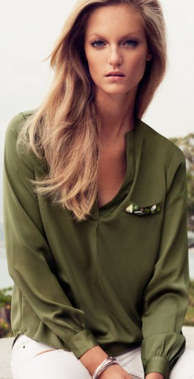 Haki renk V yakalı H&M bayan baharlık bluz modeli