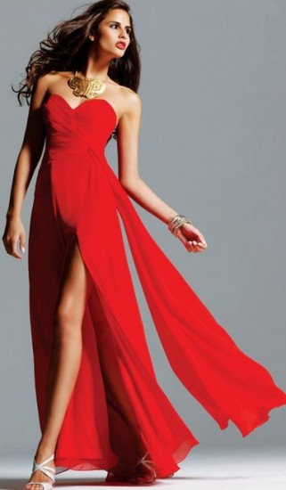 Kırmızı derin yırtmaçlı abiye elbise modeli