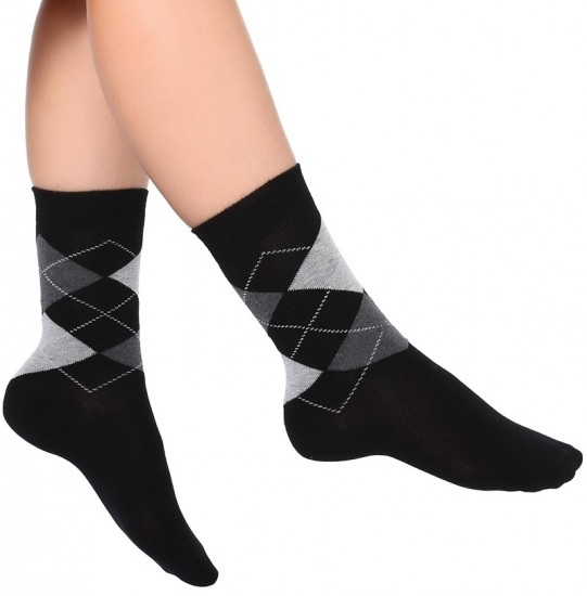 Siyah baklava desenli Penti kalın soket çorap modeli