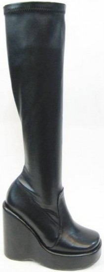 Yüksek tabanlı siyah deri dolgu topuklu çizme modeli