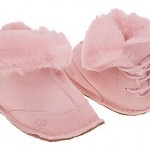 Arkadan bağcıklı pembe Ugg bebek botu modeli