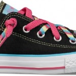 Converse renkli bağcıklı siyah çocuk ayakkabı modeli