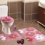 Kabartmalı çiçekli pembe banyo paspas takımı modeli