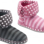 Kenarları beyaz puantiyeli siyah ve pembe Twigy kışlık ev botu modelleri