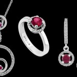 Koyu pembe taşlı yuvarlak Koçak Gold takı seti modeli