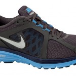 Koşu için mavi siyah Nike erkek spor ayakkabı modeli