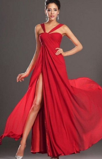 Kırmızı askılı derin yırtmaçlı abiye elbise modeli