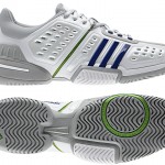 Mavi yeşil bantlı beyaz Adidas Barricade erkek spor ayakkabı modeli